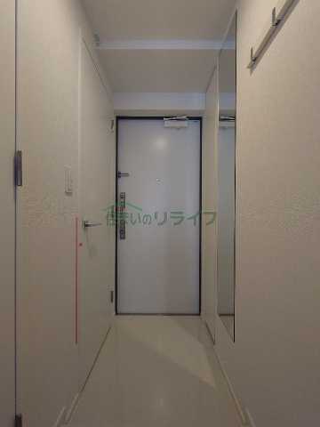 玄関　コンフォリア東新宿※同タイプの別部屋写真です