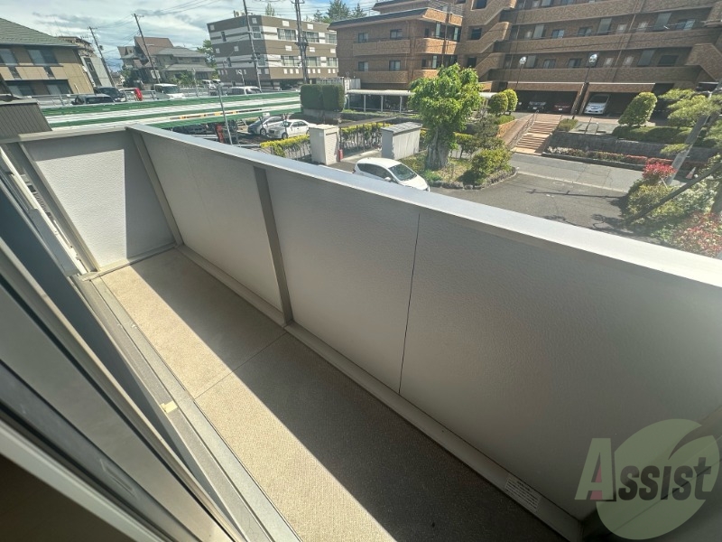 バルコニー　バルコニーは洗濯物を干すスペースがあります。