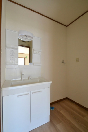 洗面設備　※他部屋の写真です。