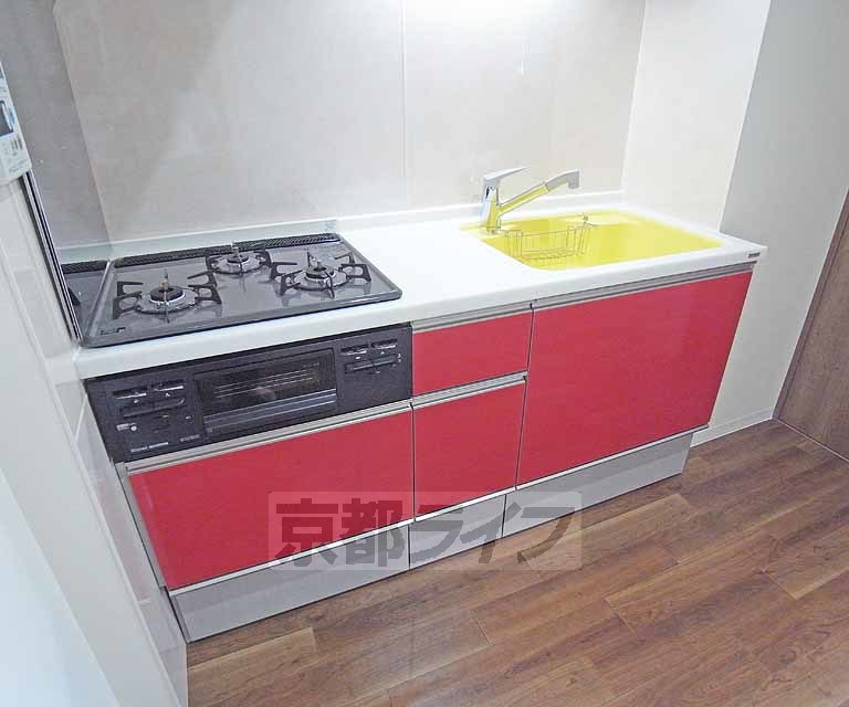 キッチン　３口コンロシステムキッチンです