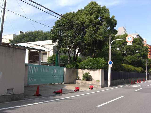 中学校　大阪市立宮原中学校（中学校）まで328m