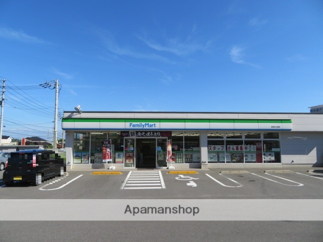 コンビニ　ファミリーマート（コンビニ）まで766m