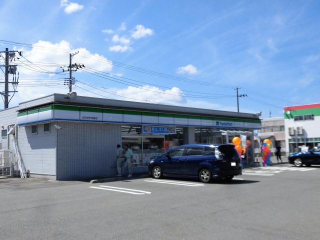 コンビニ　ファミリーマート（コンビニ）まで916m