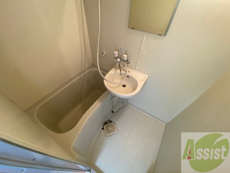 バス・シャワールーム　お風呂になります。一日の疲れを癒してくださいね。