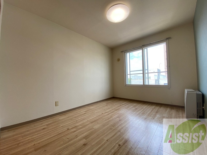 その他部屋・スペース　別角度から寝室を撮ってみました。家具の配置もしやすそう。