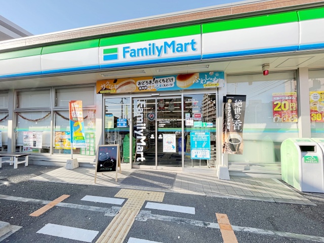 コンビニ　ファミリーマート吹田上山手町店（コンビニ）まで97m
