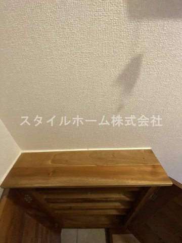 玄関　別部屋写真です。