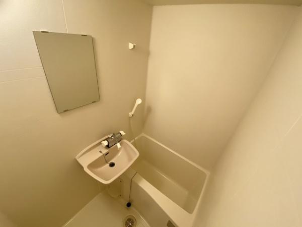 バス・シャワールーム　キレイにリフォームされています！