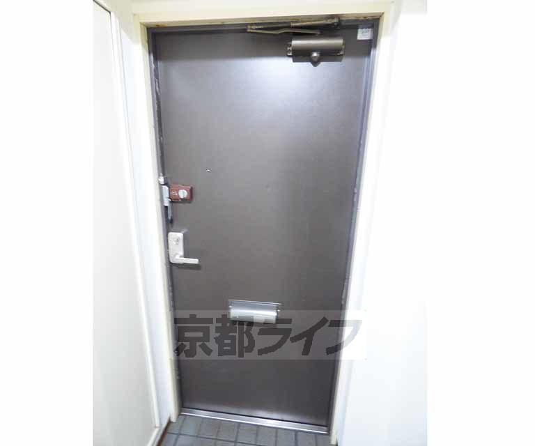 その他設備　頑丈なドアです。