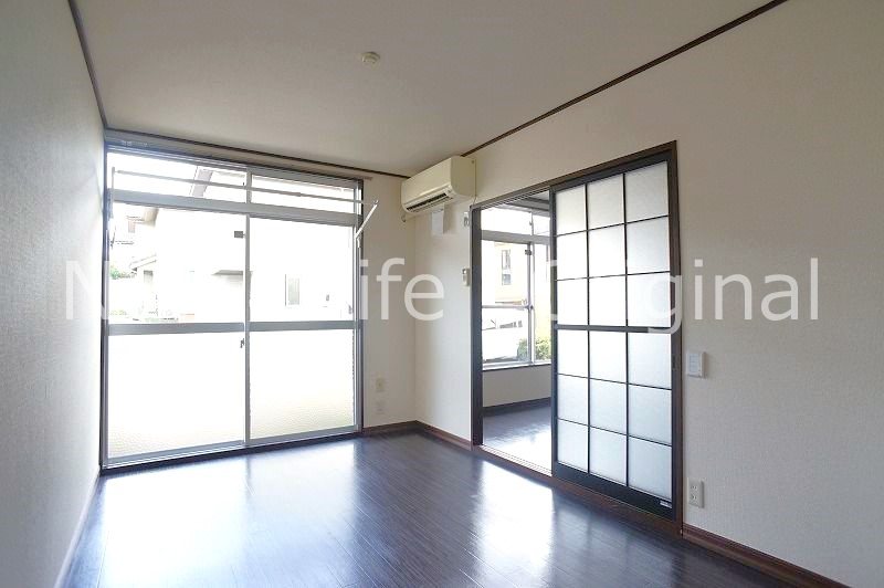 居室・リビング　大きな窓があり、開放感のあるリビングです☆