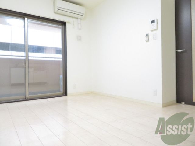 居室・リビング　リビングは陽当たりも良く昼間は明るく照らしてくれますね。