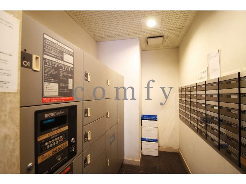 エントランス　宅配ボックス完備