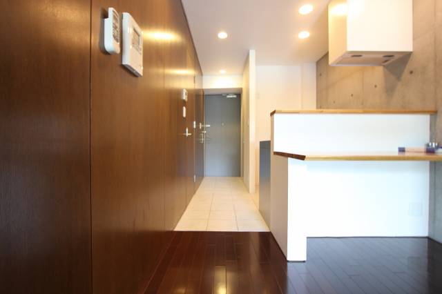 玄関　玄関とお部屋の境目です。