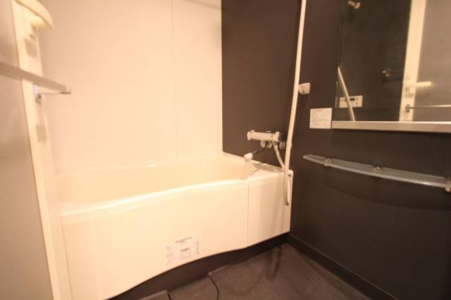 バス・シャワールーム　お風呂も広々してます。