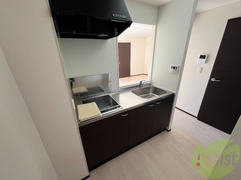 キッチン　ＩＨクッキングヒーターで、嬉しい３口コンロになっています。