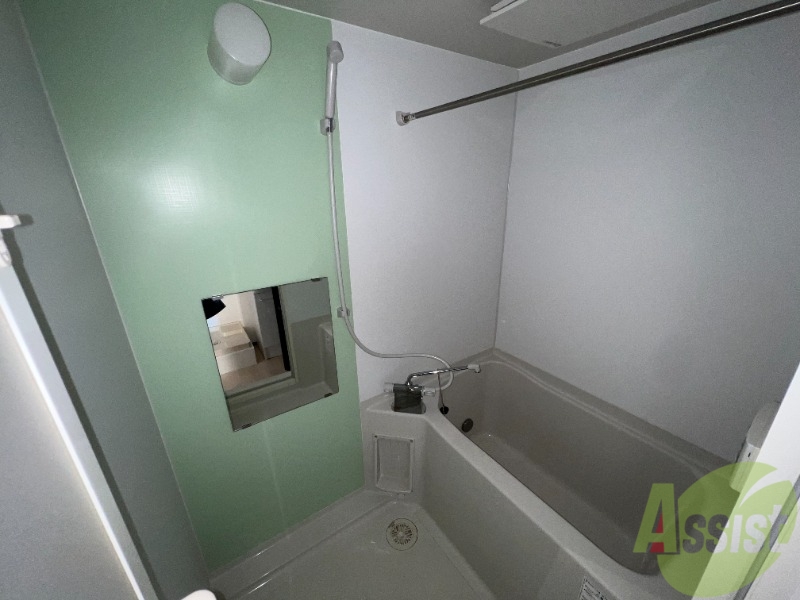 バス・シャワールーム　追い焚き機能や、浴室乾燥が付いていてとても便利ですね☆