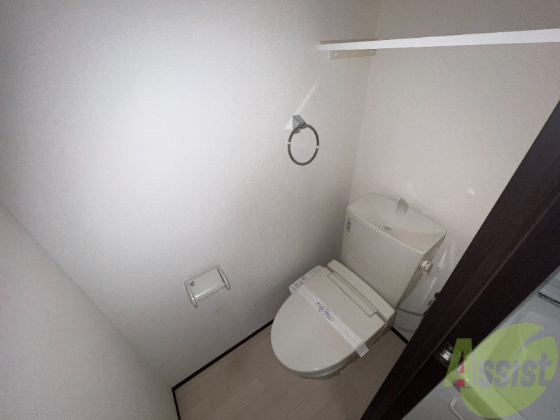 トイレ　温水洗浄暖房便座でウォシュレット機能も付いています。