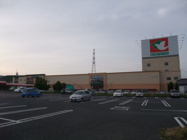 スーパー　平和堂高富店（スーパー）まで440m