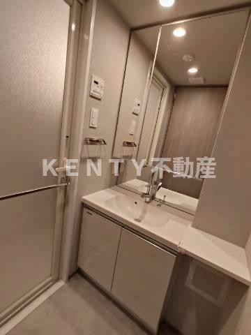 洗面設備　朝の支度にも助かる、独立の洗髪洗面化粧台