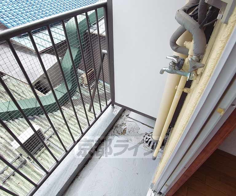 その他設備　ベランダに洗濯機おけます。