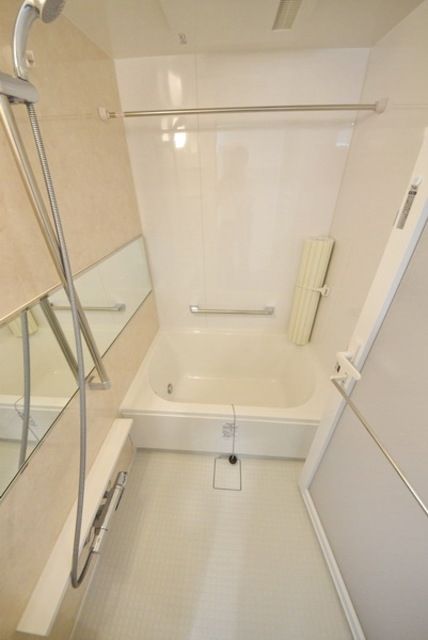 バス・シャワールーム　★広々としたバスルームです★