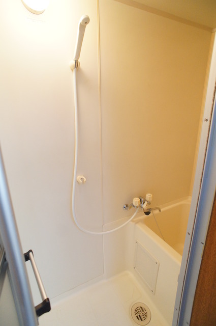 バス・シャワールーム　人気の浴槽付き☆快適にバスタイムをお過ごしいただけます♪