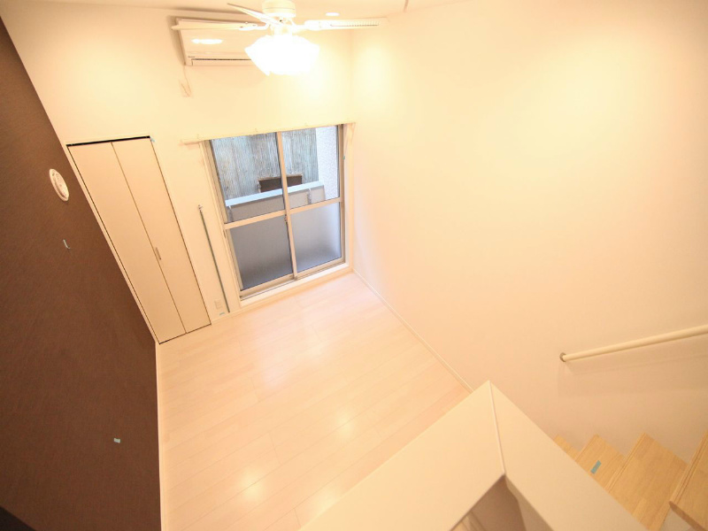 バルコニー　下階洋室6.1帖　上階ロフト6.1帖(収納としても使えます）