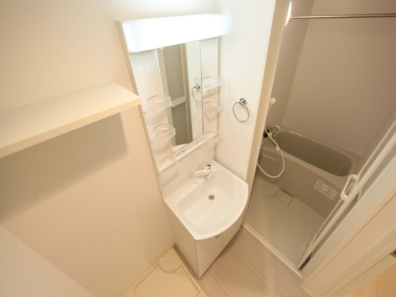 洗面設備　脱衣所　独立洗面台（シャンプードレッサー）洗濯機用意できます