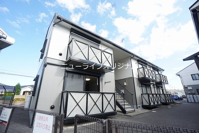 エントランス　エントランス側から見た建物外観♪