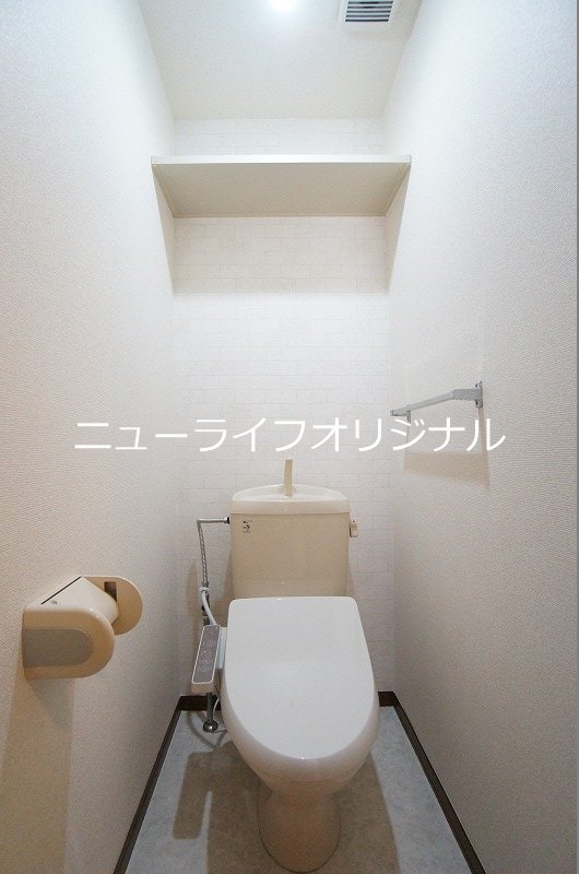 トイレ　洗浄力と快適さを兼ね備えた温水洗浄便座付き♪