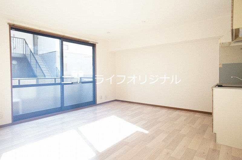 居室・リビング　12.3帖　日当たりが良く心地良い住空間となっています♪