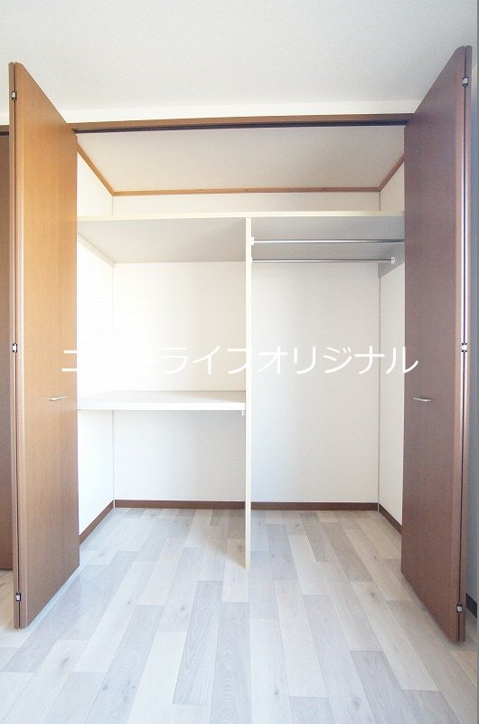 収納　ハンガーパイプや棚が設置されているので上手に収納できます♪