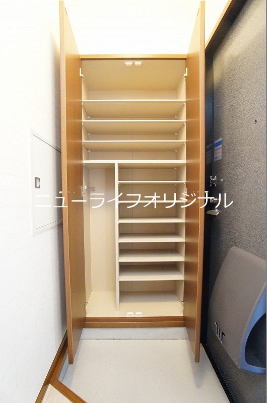 その他　長傘やブーツなど長さのある物も収納可能です♪