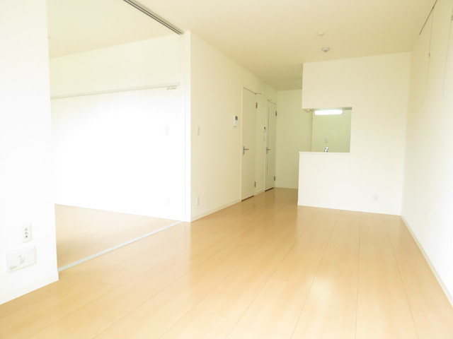 居室・リビング　◆仕切りを開けて、開放的な居住空間としても利用できます◆