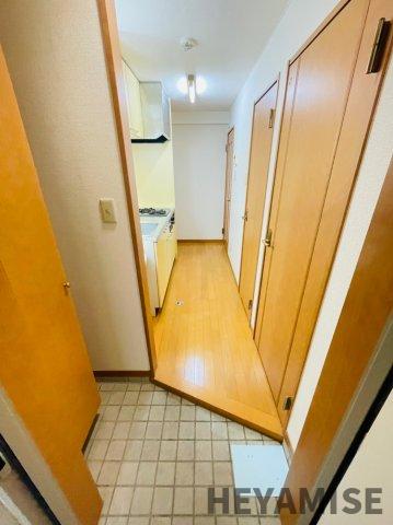 玄関　※同間取りの別の階のお部屋の画像です※現況を優先します