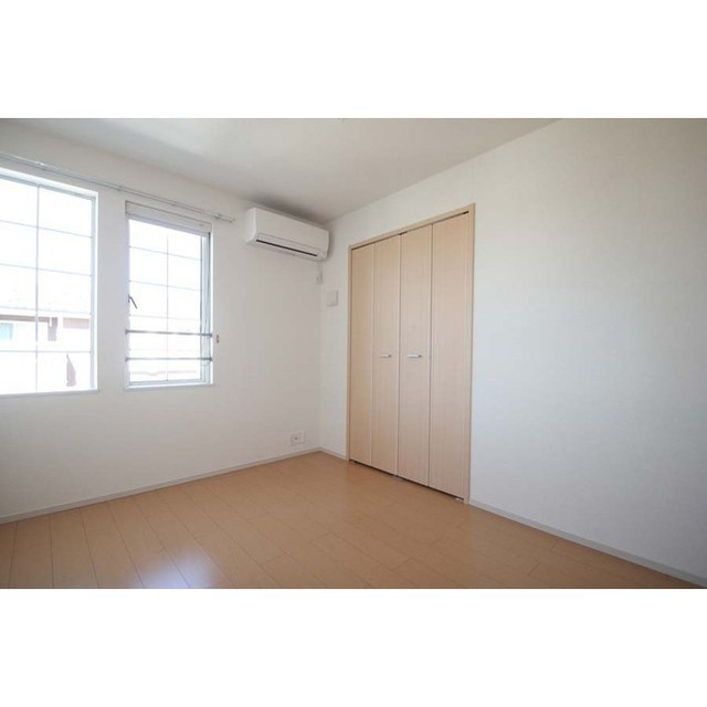 その他設備　洋室にもエアコン付いてます