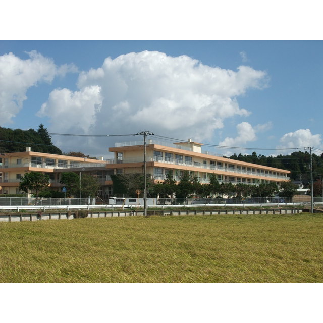 小学校　土浦市立大岩田小学校（小学校）まで1472m