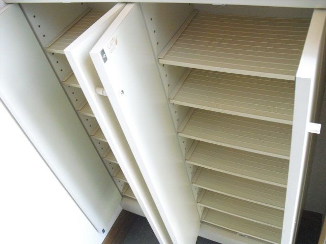 玄関　靴もたくさん入ります☆