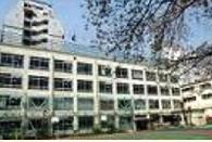 小学校　新宿区立 愛日小学校（小学校）まで348m