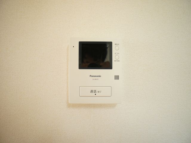 セキュリティ　訪問者の確認ができるTVドアホン付きです♪