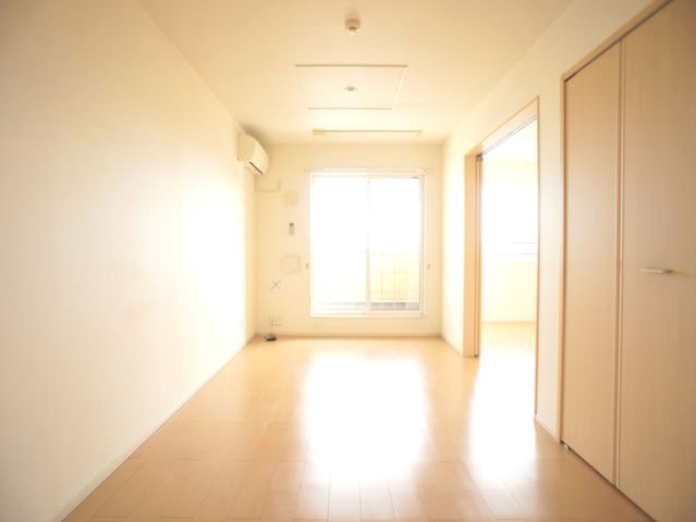 居室・リビング　快適に過ごせるエアコンが付いています♪