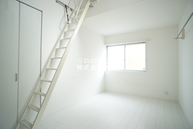 居室・リビング　南東向きのお部屋！暖かな日差しが入ります♪