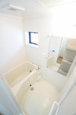 バス・シャワールーム　※同物件・反転タイプの写真です。