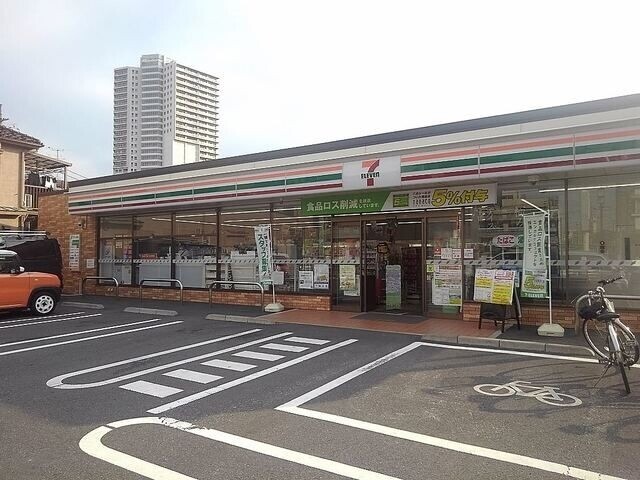 コンビニ　セブンイレブン越谷宮本町1丁目店（コンビニ）まで148m