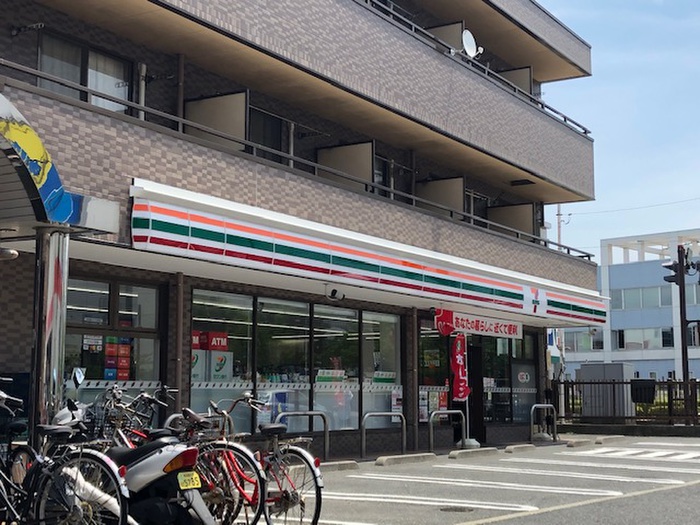コンビニ　セブンイレブン 横須賀日の出町３丁目店（コンビニ）まで500m
