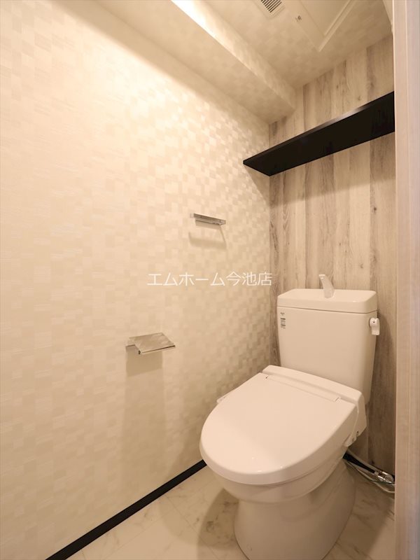 トイレ　温水洗浄便座付トイレ　同仕様写真