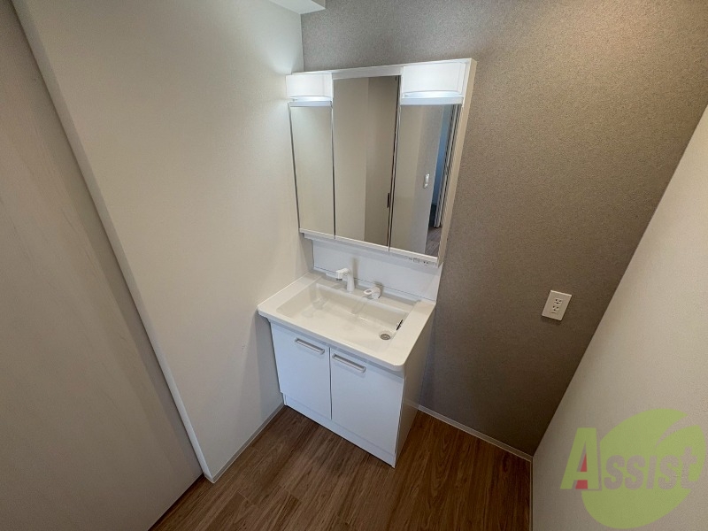 洗面設備　お洒落な独立洗面化粧台になっておりました！