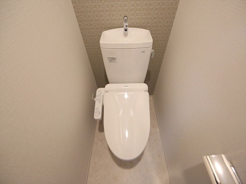 トイレ　温水洗浄暖房便座付トイレ