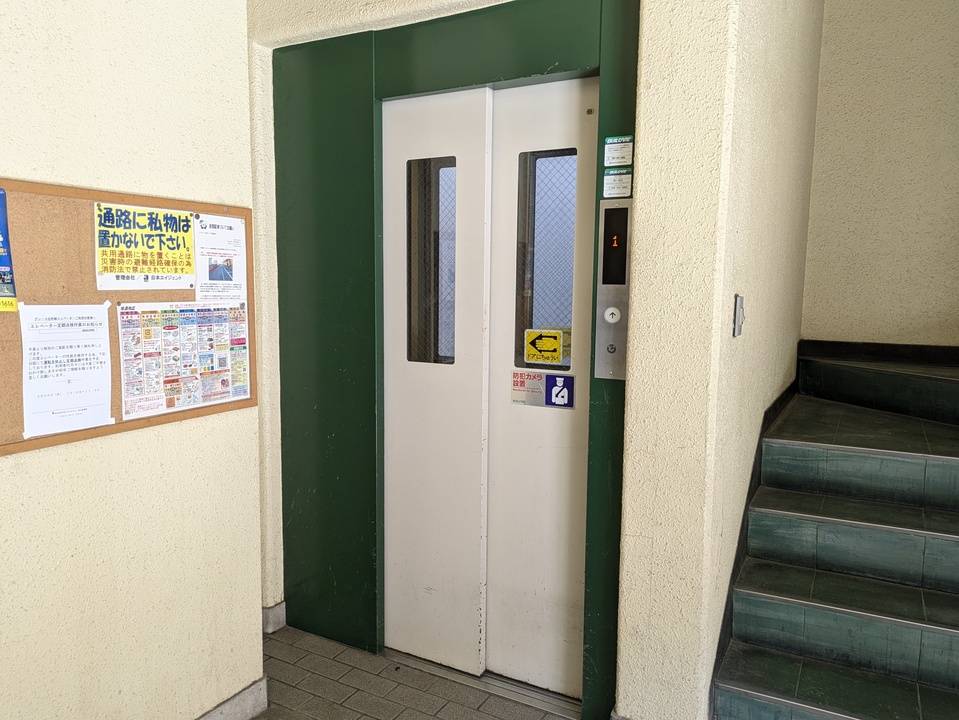 ロビー　エレベーター