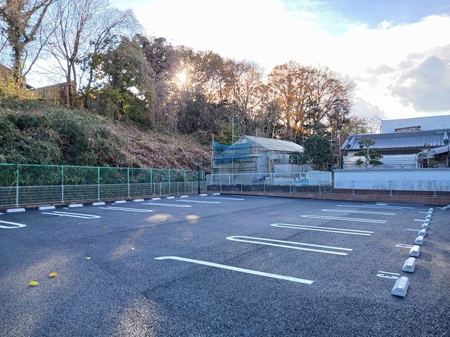 駐車場　駐車場があるので、車を買う予定の方も安心です